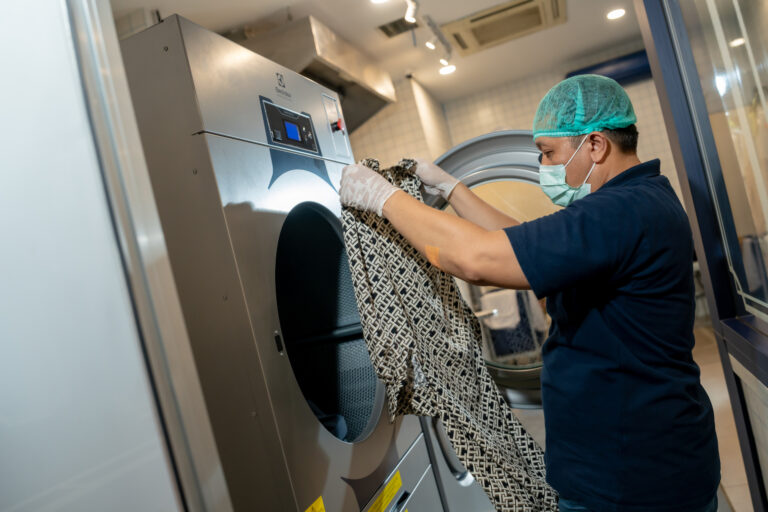 Dry Cleaning: Sentuhan Aman untuk Pakaian Anda