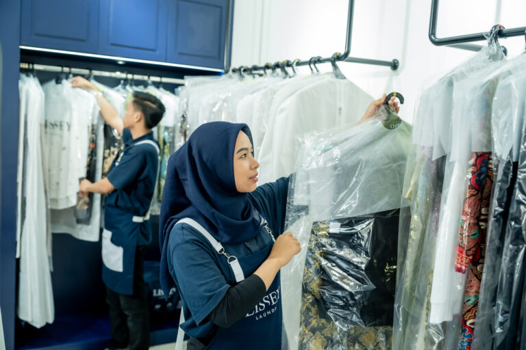 Tips Merawat Pakaian Tetap Bersih dan Tahan Lama